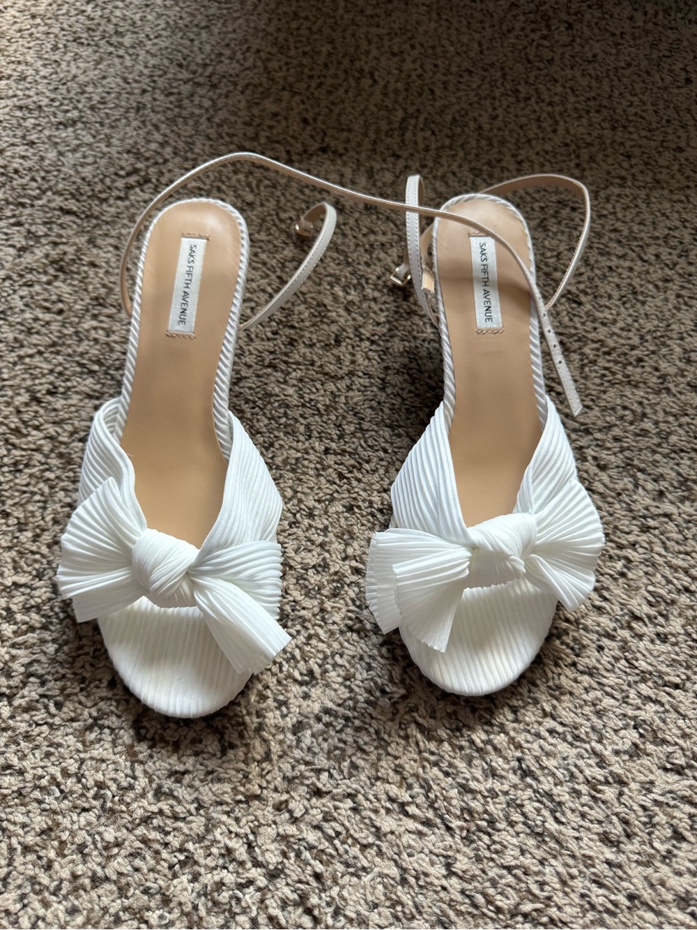 Saks Fifth Avenue White Pleated Bow kitten heels